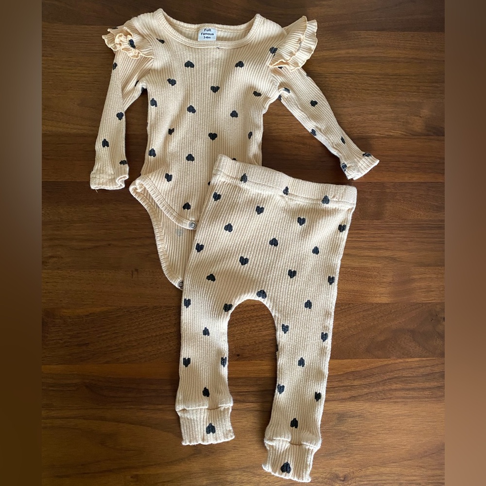 Full Famous Baby Outfit with Hearts